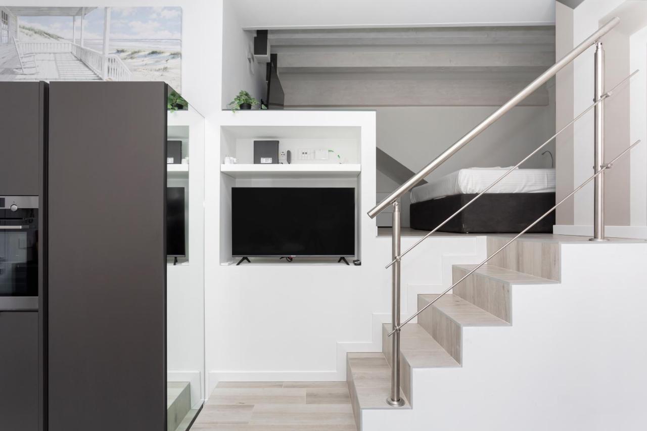 Nest For 2 In Fashion District Via S Cecilia * Milan